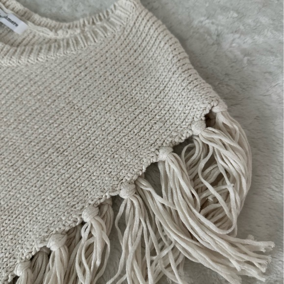 NWOT- CUPCAKES & CASHMERE Revolve Napa Fringe Poncho in Ivory - Picture 7 of 14
